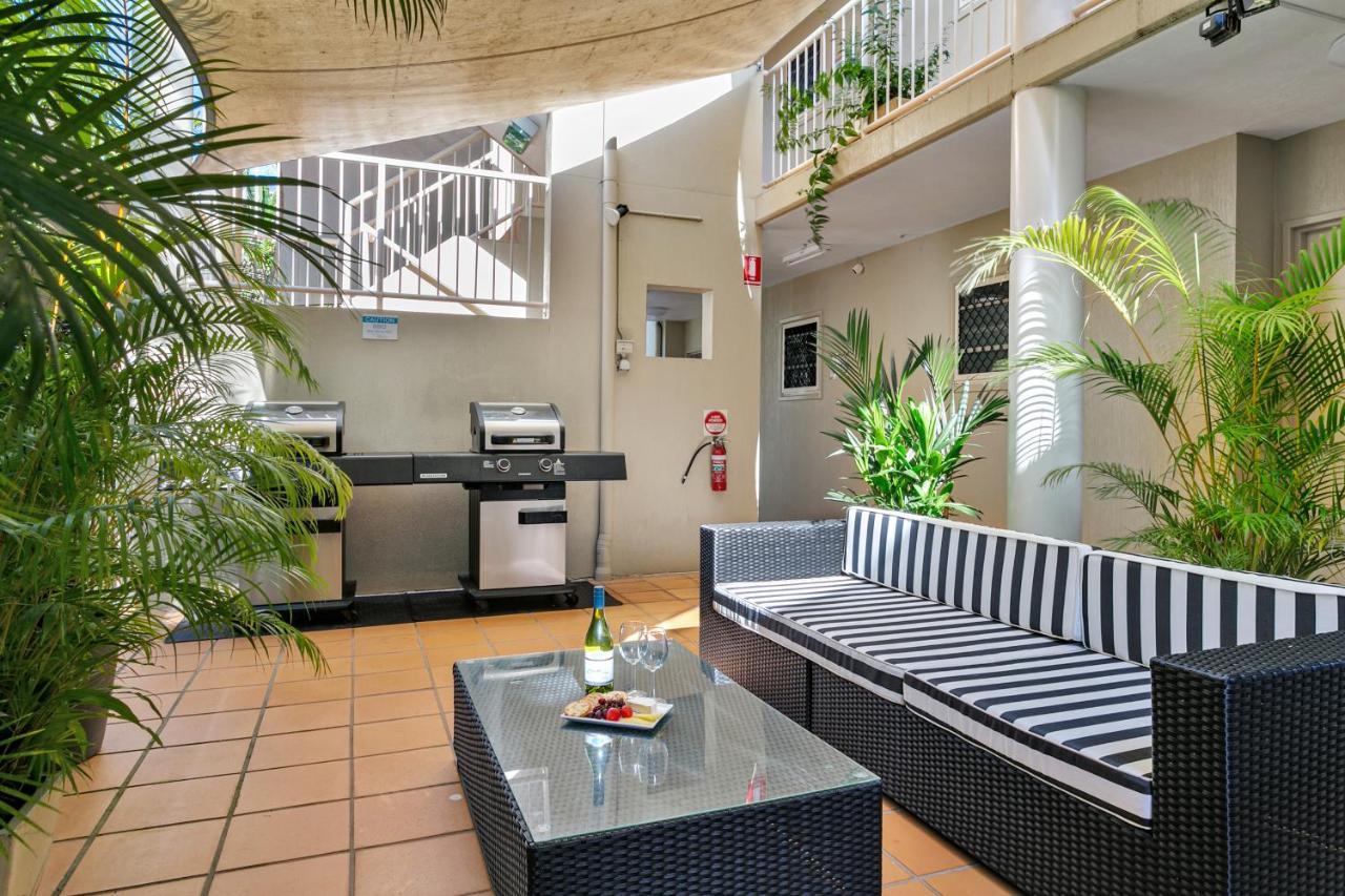 Port Douglas Apartments - Adults Only Oasis Bagian luar foto
