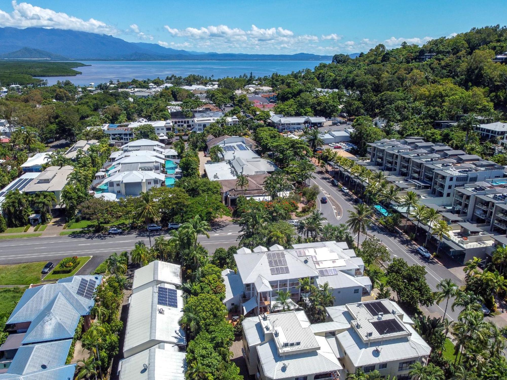Port Douglas Apartments - Adults Only Oasis Bagian luar foto