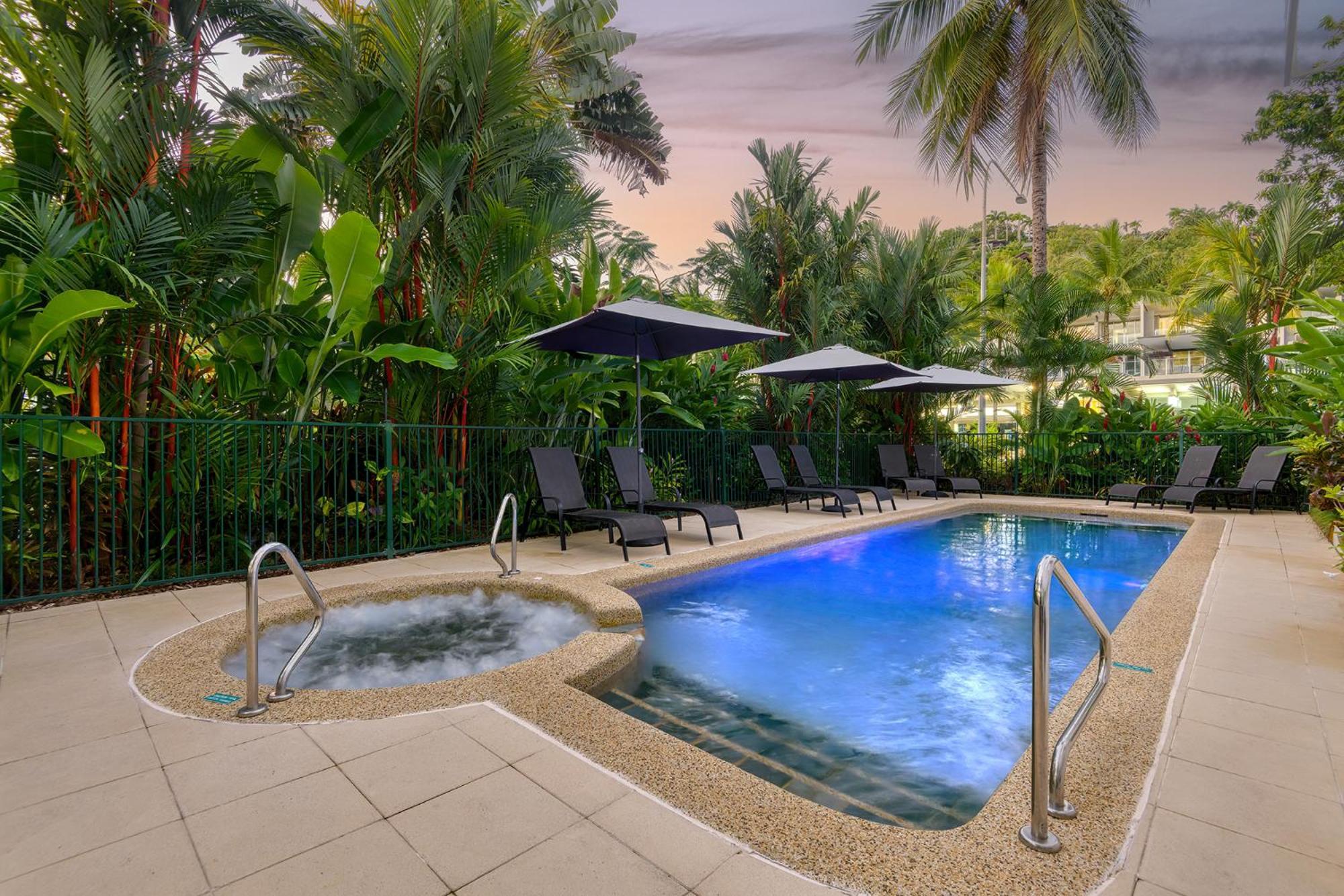 Port Douglas Apartments - Adults Only Oasis Bagian luar foto
