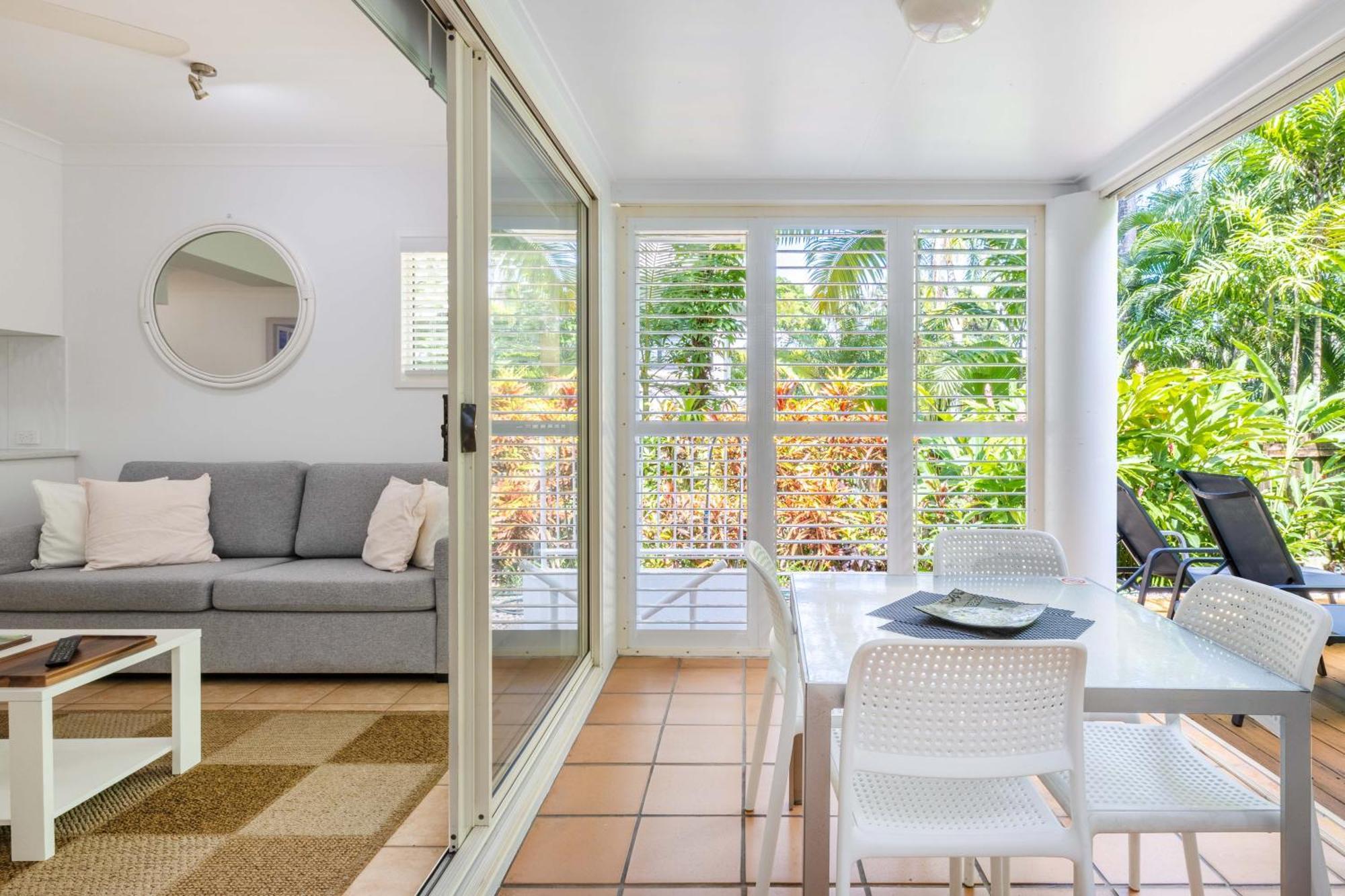 Port Douglas Apartments - Adults Only Oasis Bagian luar foto